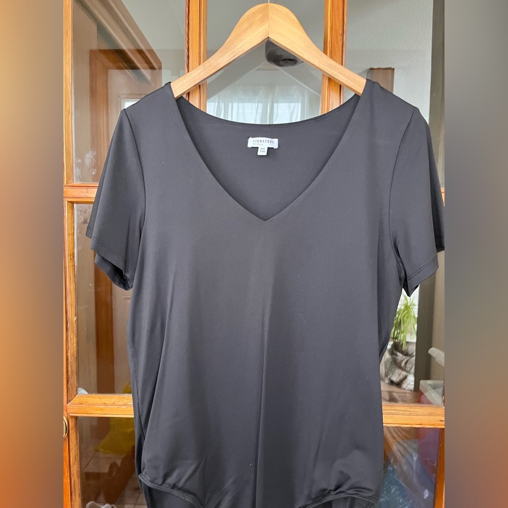 Reitmans Black V-Neck Bodysuit, Fully lined, Snap Closure